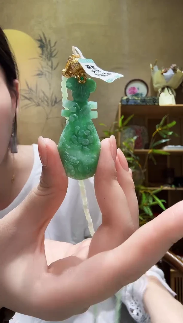 颈饰未镶嵌翡翠吊坠