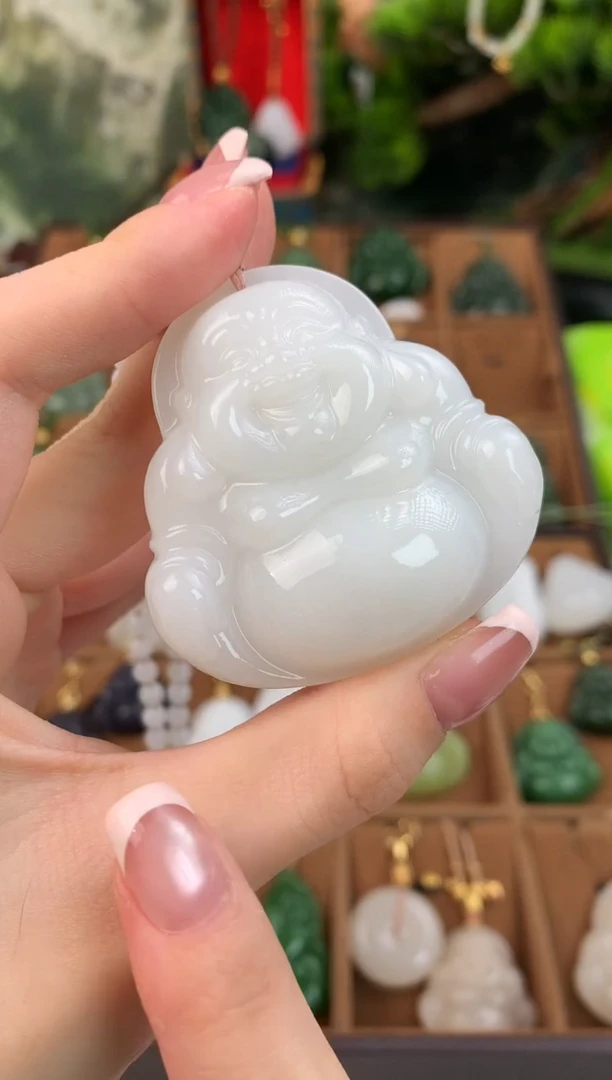 颈饰未镶嵌和田玉吊坠