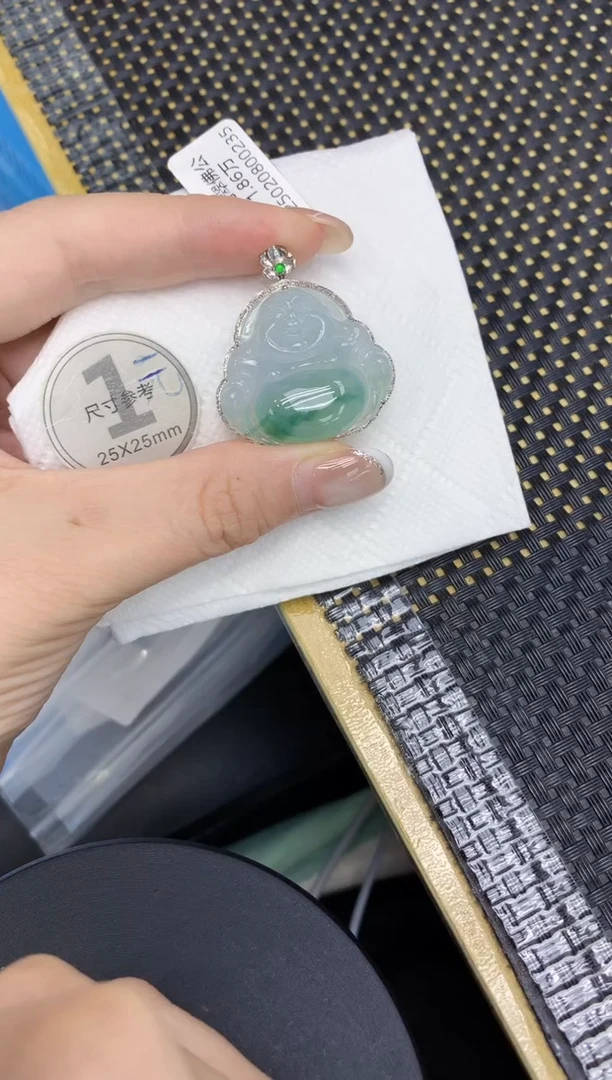 颈饰18K金镶嵌翡翠111111