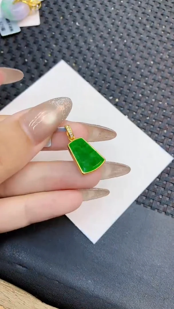 颈饰未镶嵌翡翠1