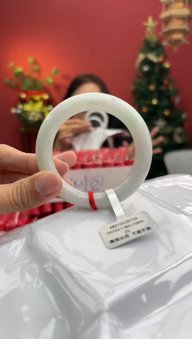 未镶嵌手镯（圆镯）翡翠翡翠手镯5