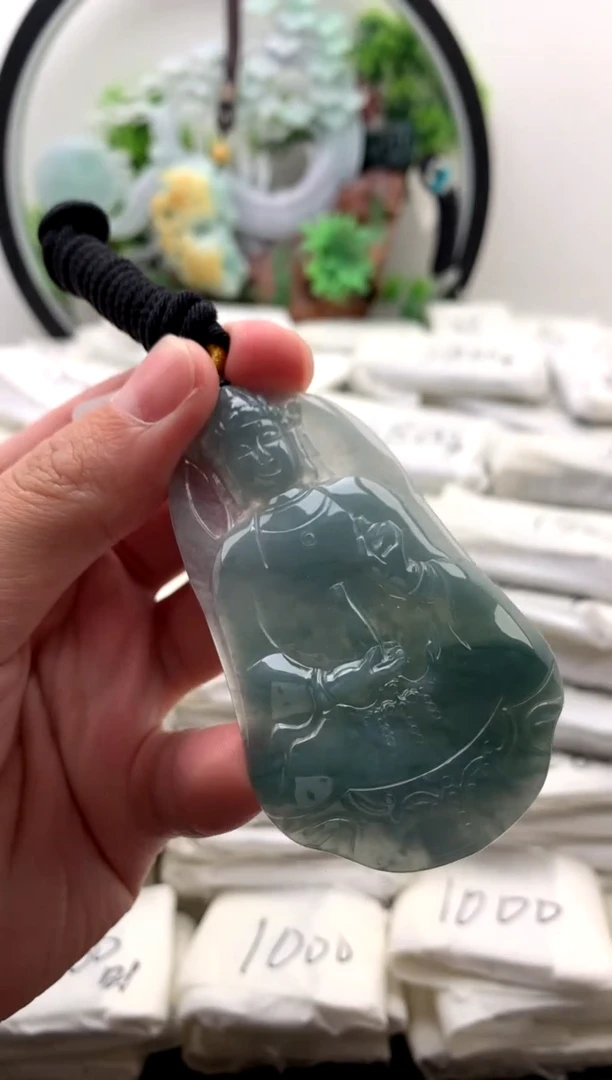 翡翠未镶嵌颈饰素衣观音【品质一般能接受再拍】