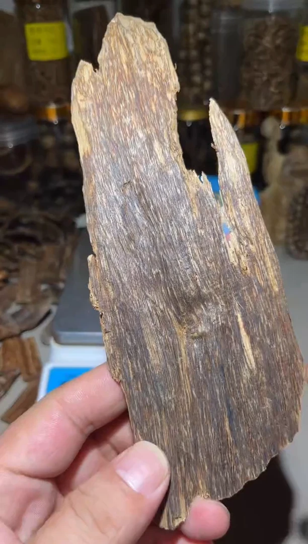 沉香碎屑沉香  达拉干