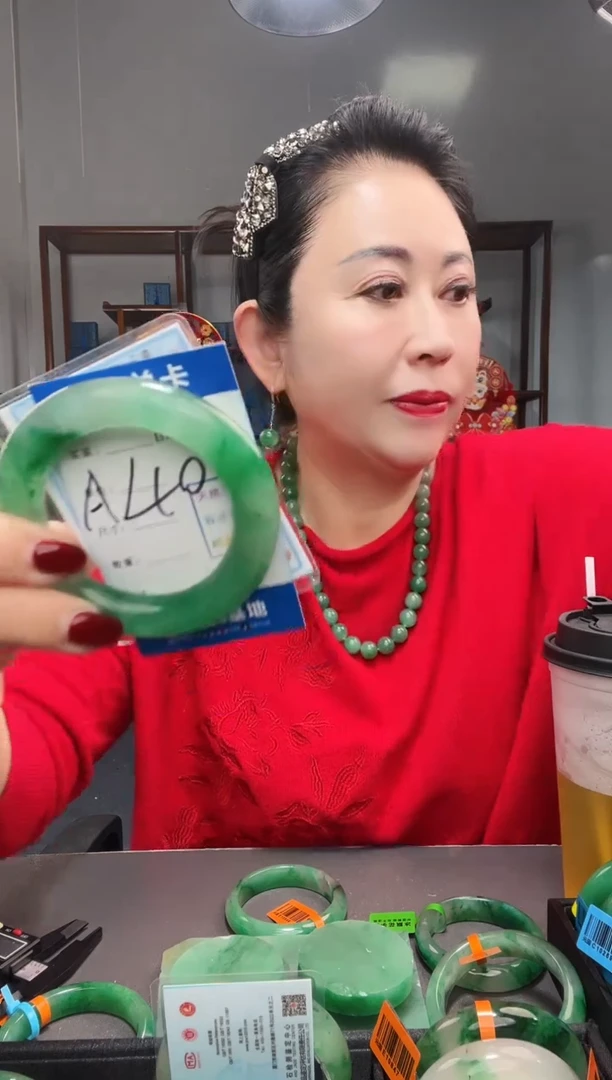 【闪购商品】石英质玉手镯未镶嵌非洲翠