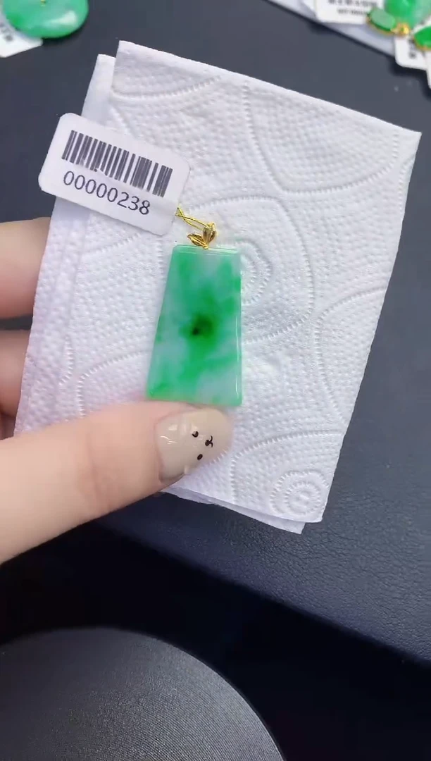 颈饰18K金镶嵌翡翠缅甸天然翡翠A货