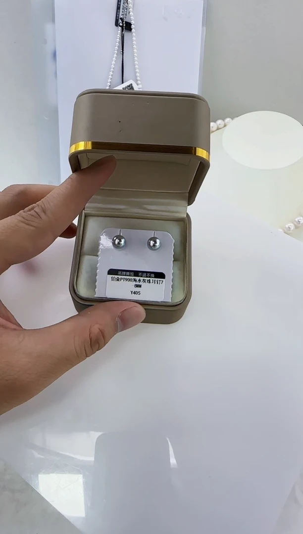 铂Pt900镶嵌海水珍珠DA海水灰珠耳钉7-8 y405