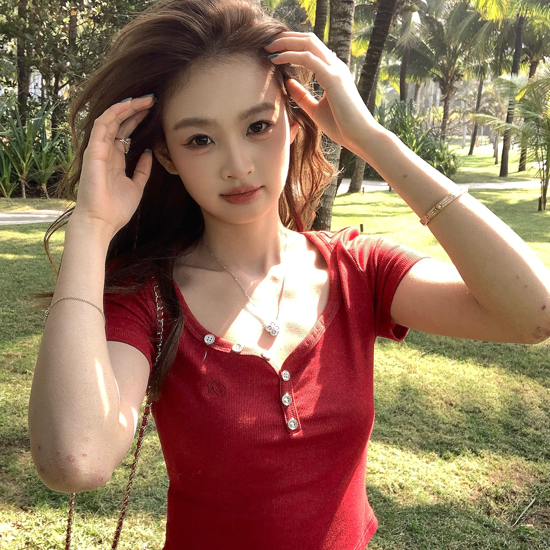 SSYDFER【你的太阳】美式辣妹短款修身显瘦T恤正肩短袖v领单排扣