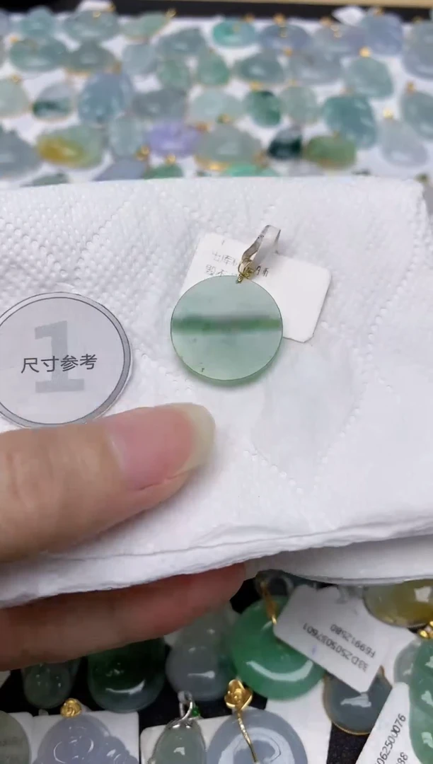 翡翠18K金镶嵌颈饰天然A货翡翠