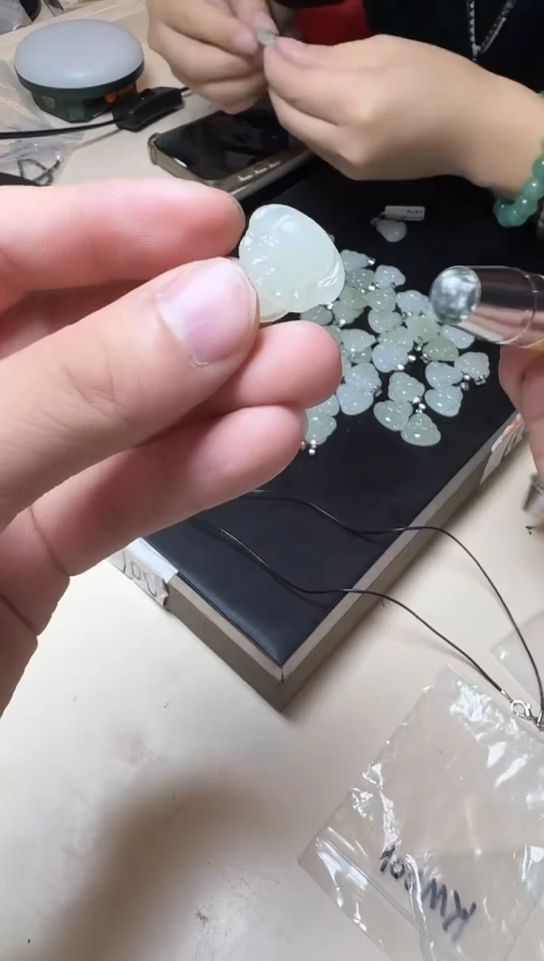 和田玉未镶嵌颈饰和田玉小佛公约20吊坠多样性发其一