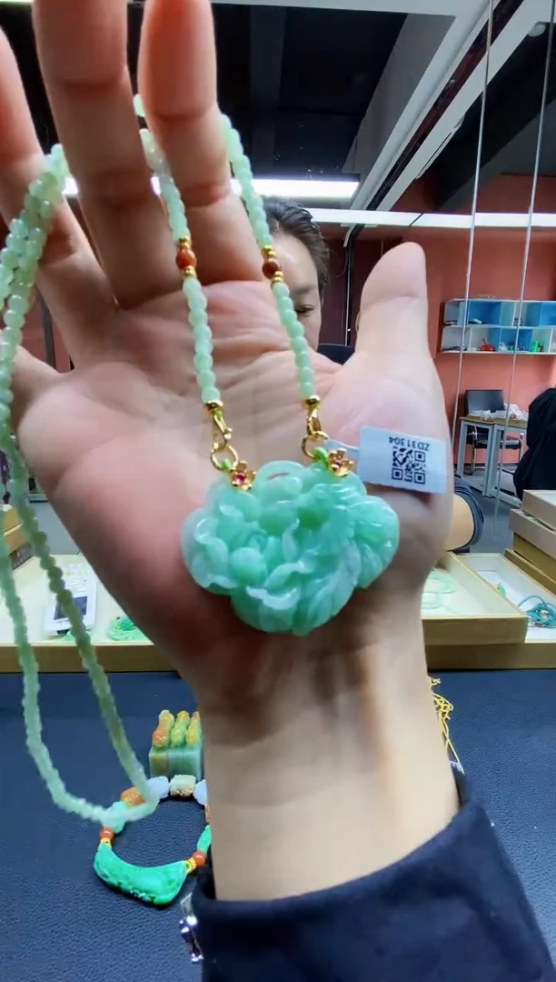 颈饰未镶嵌翡翠吊坠