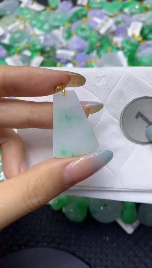 颈饰未镶嵌翡翠天然缅甸翡翠A货