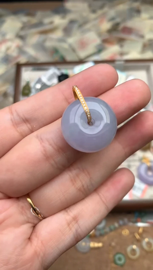 18K金镶嵌挂件翡翠1