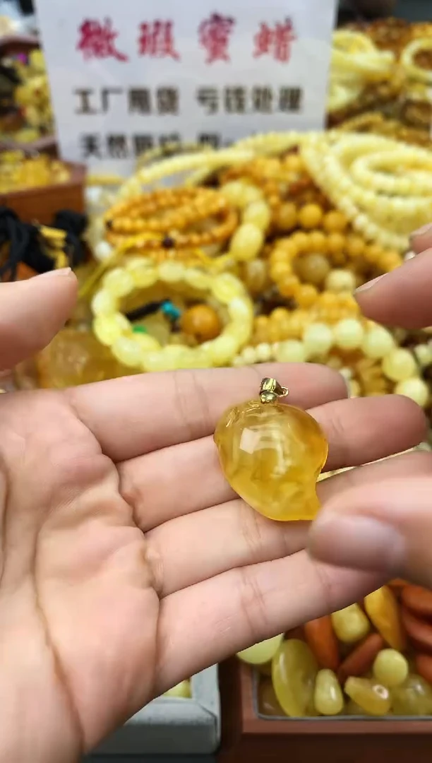 未镶嵌琥珀珠宝奇石91
