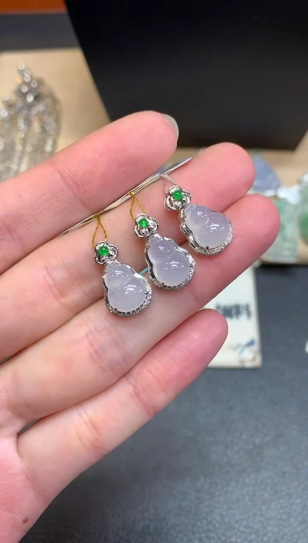 【闪购商品】翡翠颈饰18K金镶嵌葫芦【无服务费】【多样性发其一】