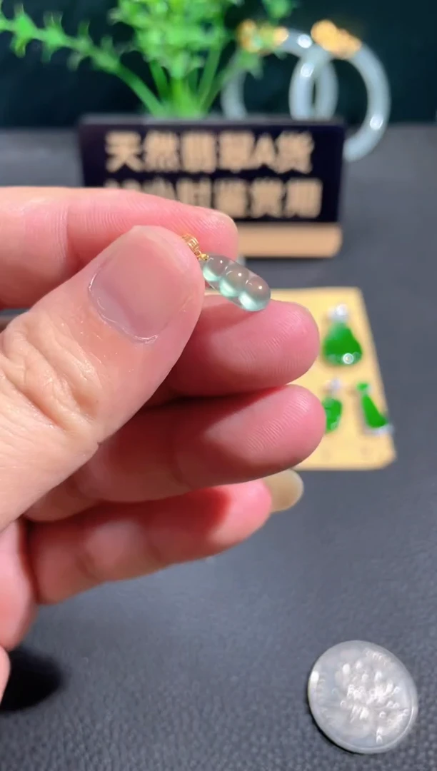 翡翠18K金镶嵌颈饰翡翠