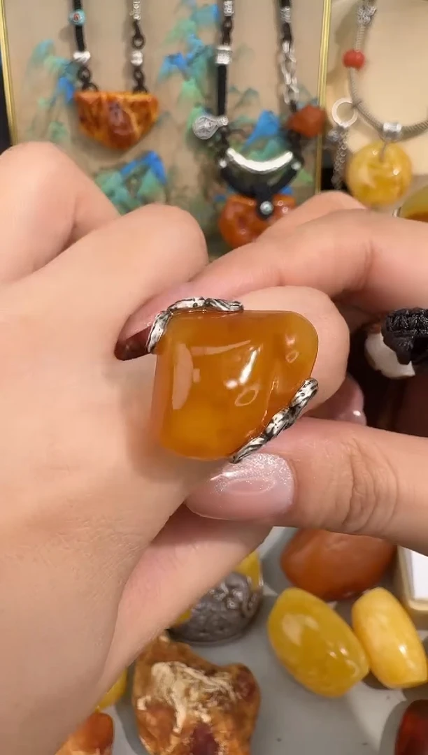 未镶嵌琥珀裸石琥珀