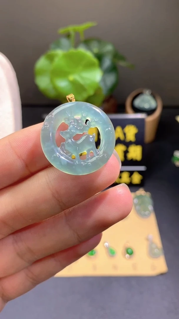 颈饰18K金镶嵌翡翠翡翠A货