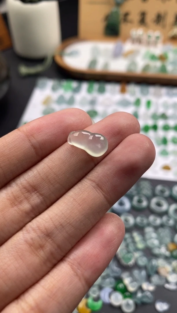 颈饰未镶嵌翡翠冰种葫芦