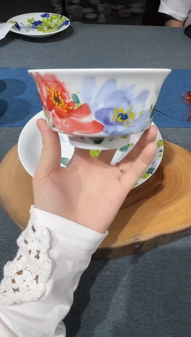 碗景德镇釉下彩双色牡丹花金钟碗