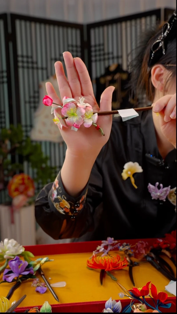 刺绣非遗绒花手工饰品