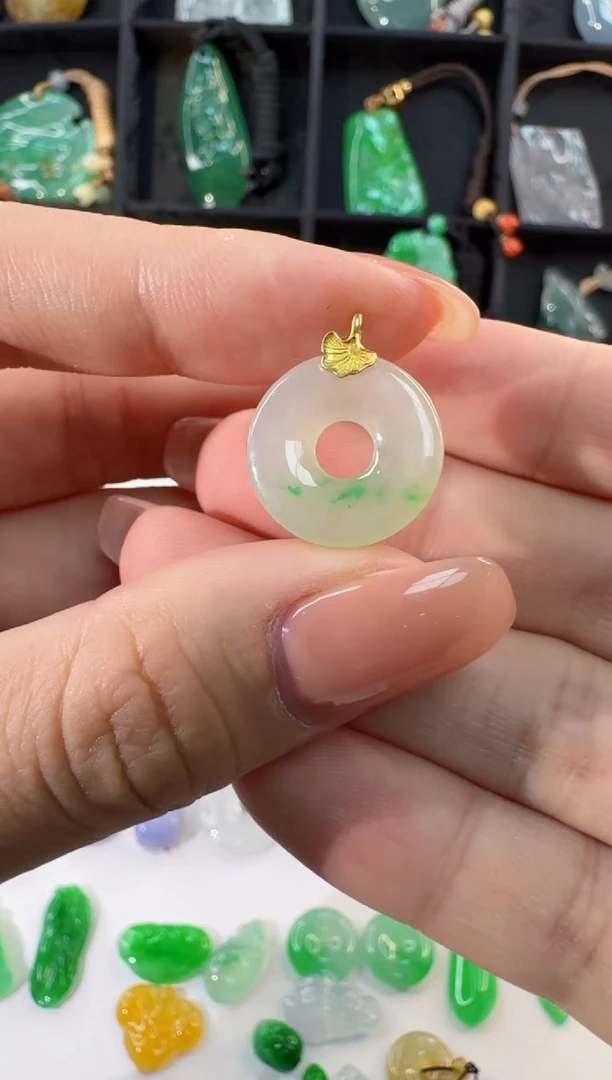 颈饰18K金镶嵌翡翠缅甸A货翡翠