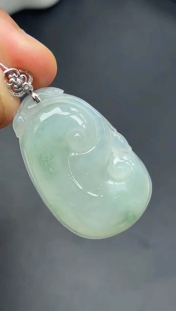 18K金镶嵌挂件翡翠如意