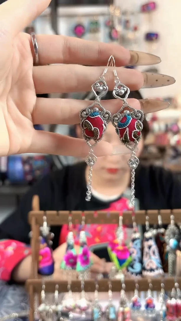 织绣彩云南阁民族风老绣非遗饰品645