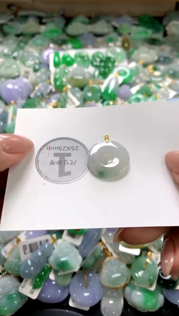 颈饰18K金镶嵌翡翠1111111111111111