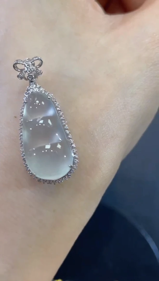 吊坠(不含链)18K金镶嵌翡翠团购10