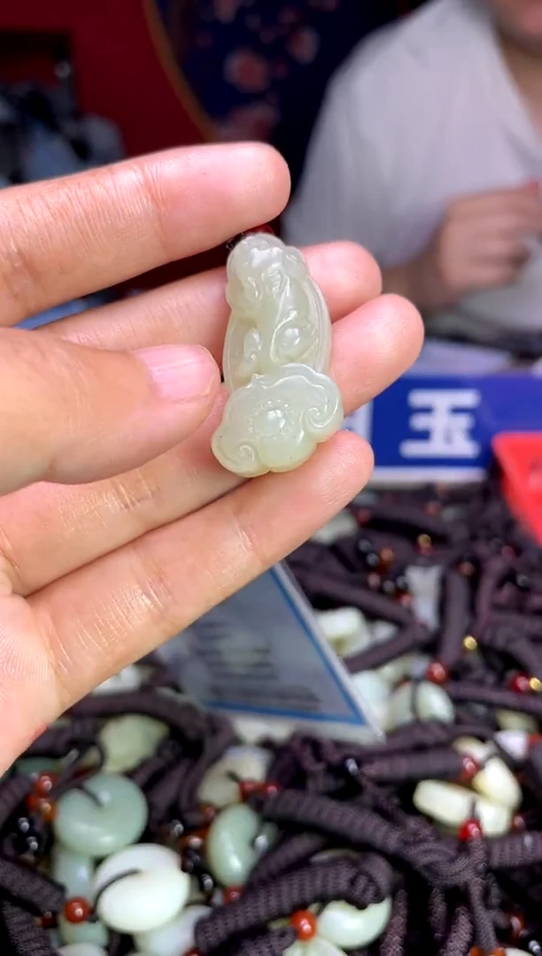 未镶嵌和田玉挂件1