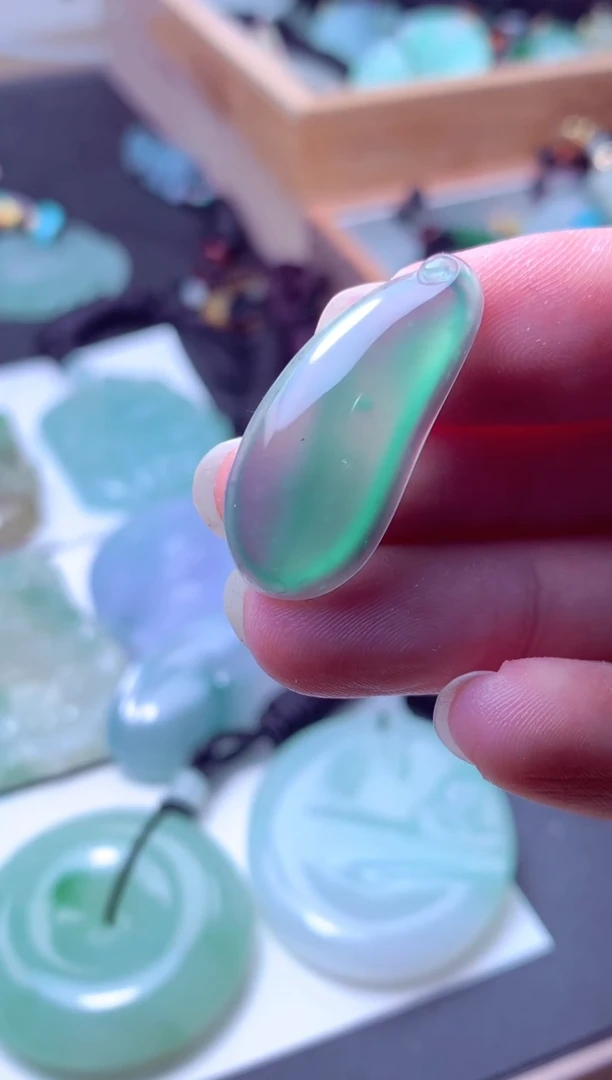 颈饰未镶嵌翡翠天然A货翡翠 天然A货翡翠天然翡翠多样性发货 发一