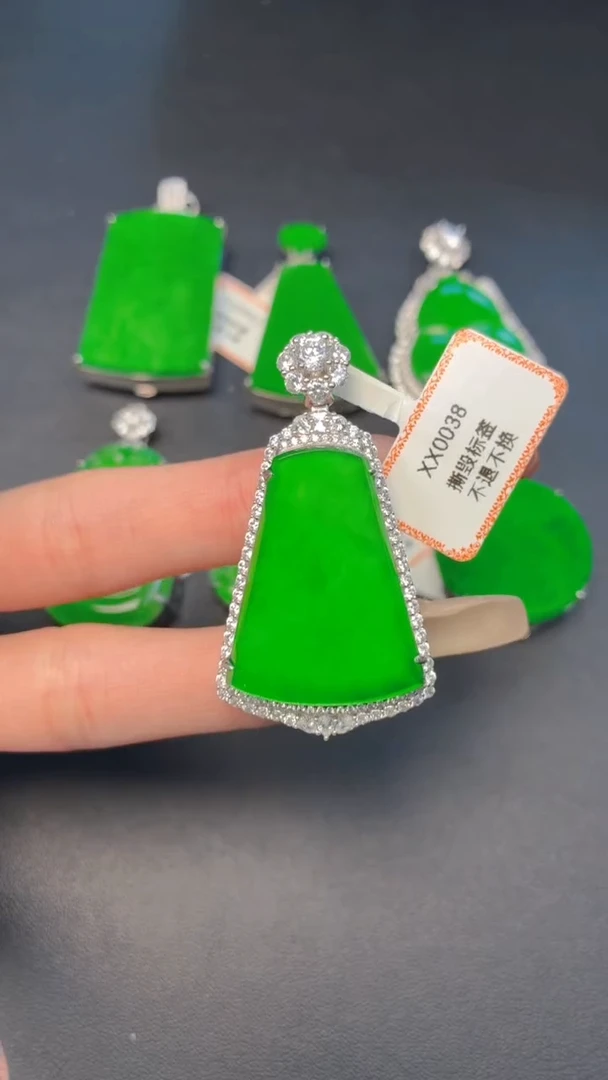 颈饰银S925镶嵌翡翠吊坠