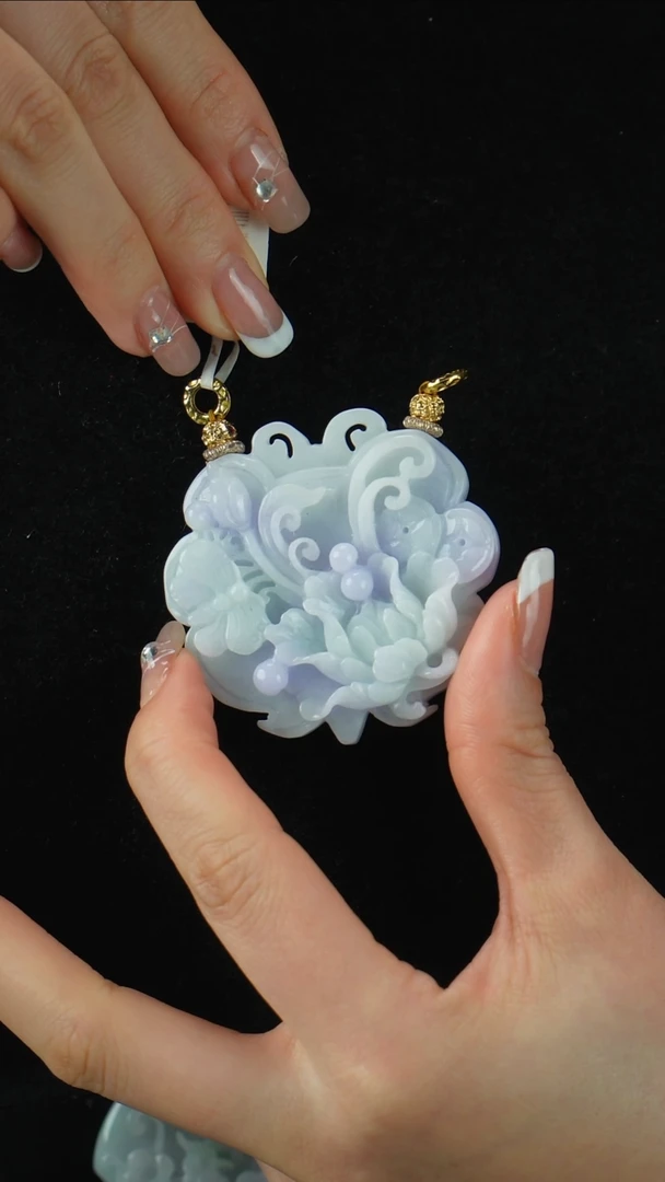 颈饰未镶嵌翡翠蝶恋花