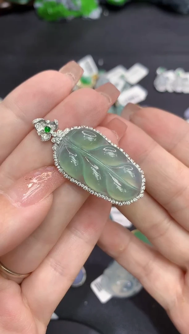 吊坠(不含链)18K金镶嵌翡翠111