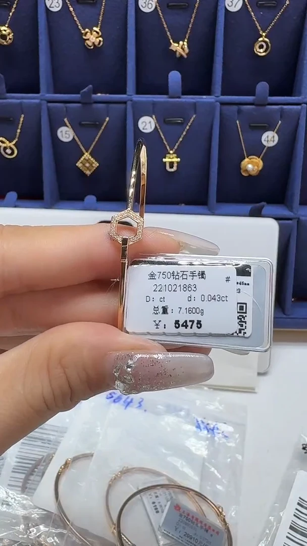 18K金镶嵌手镯钻石手镯