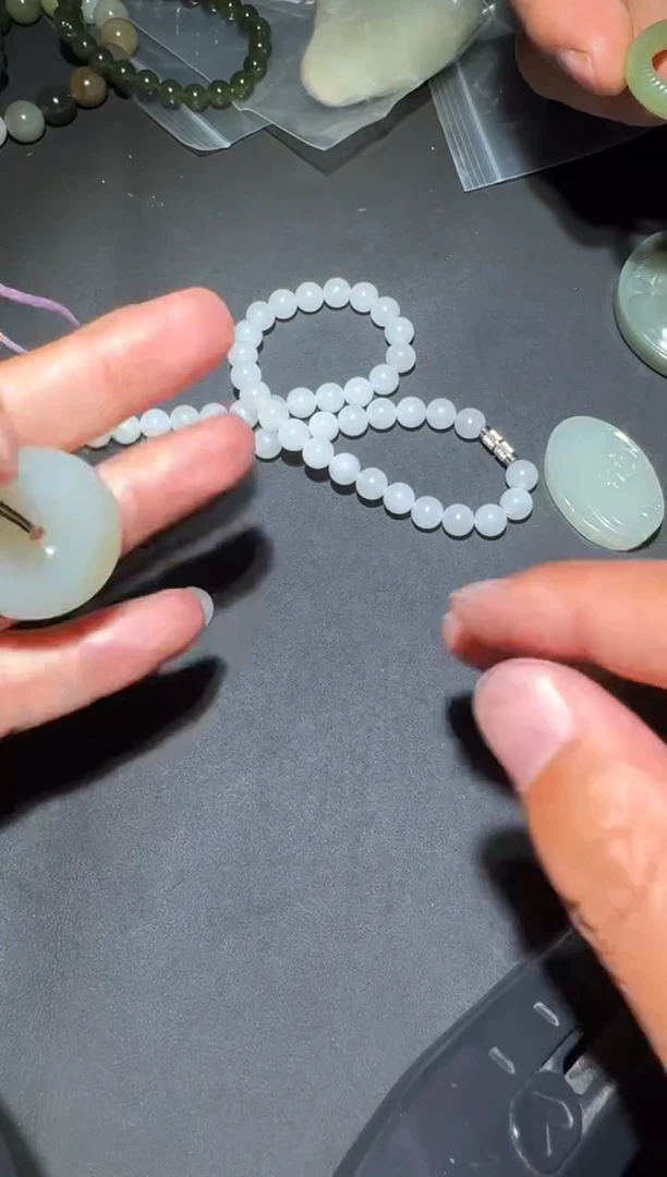 未镶嵌和田玉（糖玉）挂件和田玉