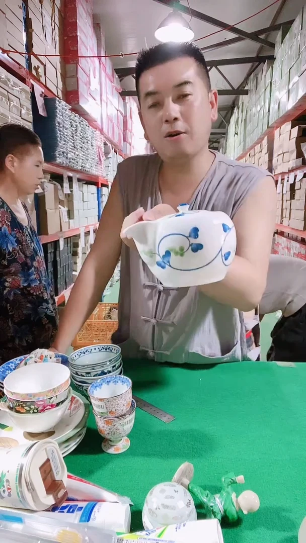 瓷片碗碟好物一件不留@@1