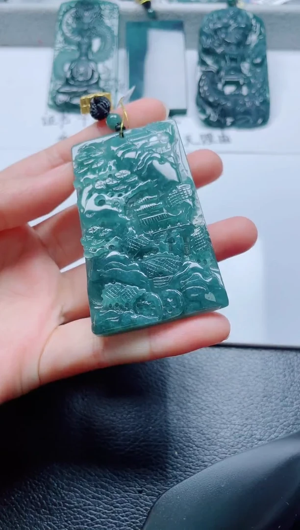 颈饰未镶嵌翡翠