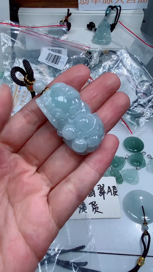 颈饰未镶嵌翡翠吊坠