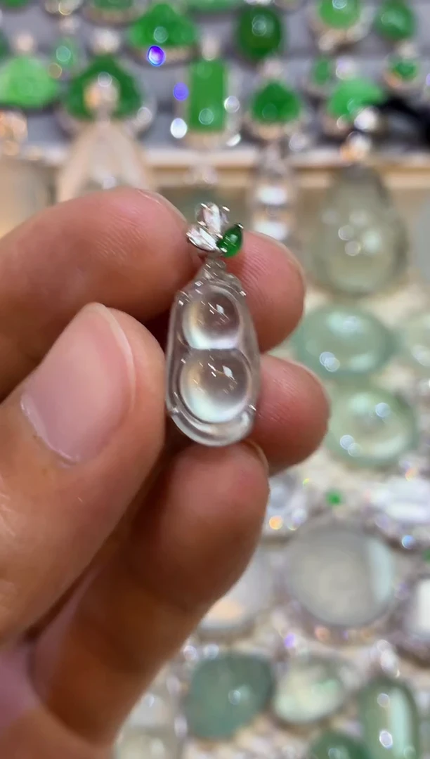 吊坠(不含链)18K金镶嵌翡翠豆子