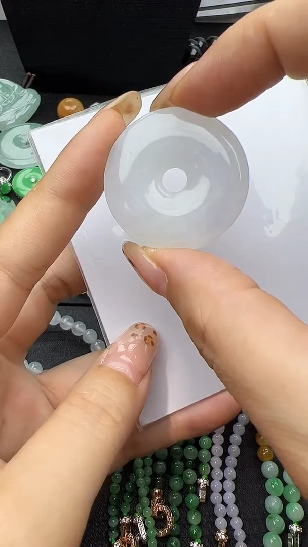 颈饰未镶嵌翡翠平安扣