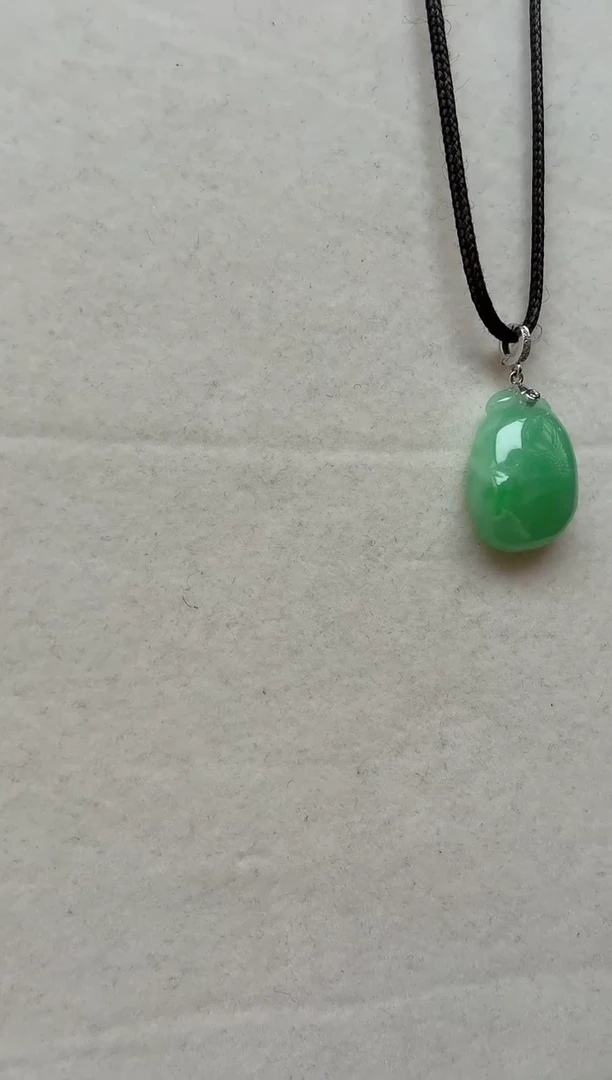 颈饰18K金镶嵌翡翠挂件