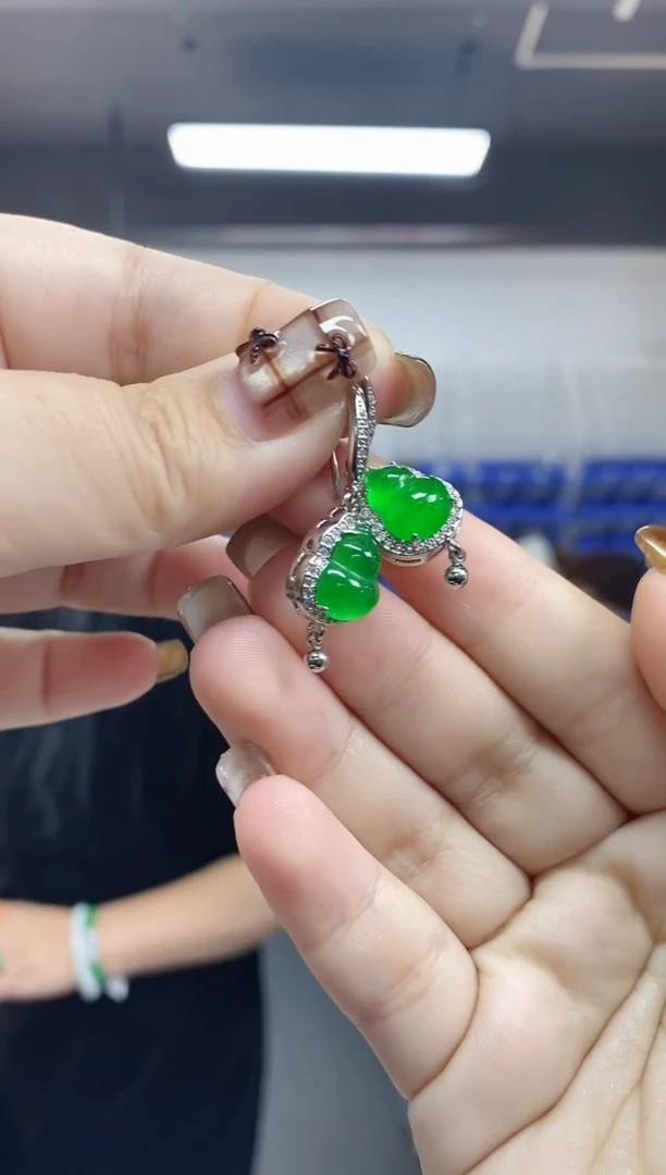 【闪购商品】翡翠耳饰未镶嵌多样性发其一颜色微差