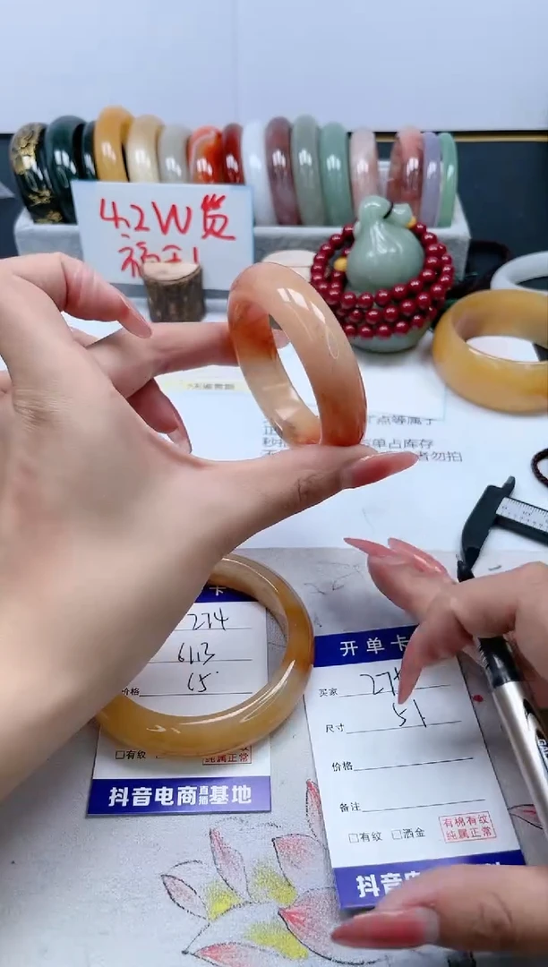 【闪购商品】石英质玉手镯未镶嵌275/51