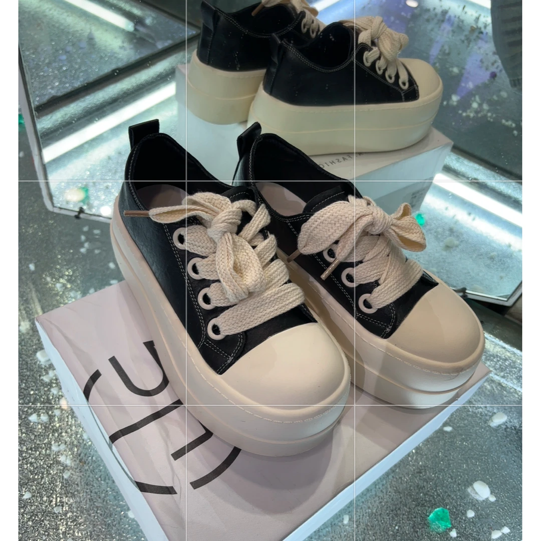 艳艳家 潮款厚底简约宽带子皮面板鞋