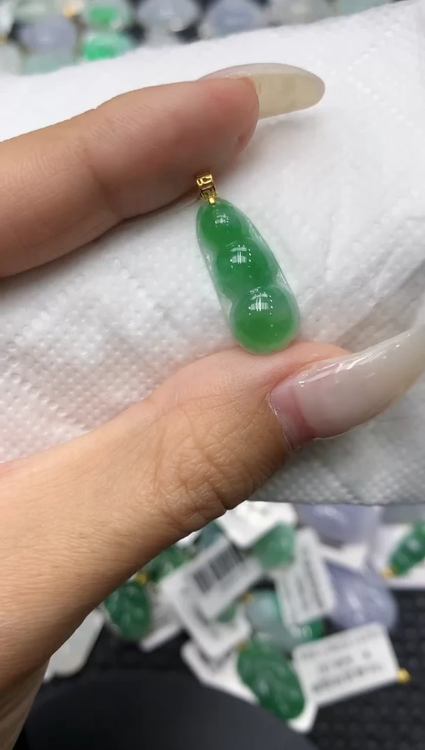 颈饰18K金镶嵌翡翠11111111111