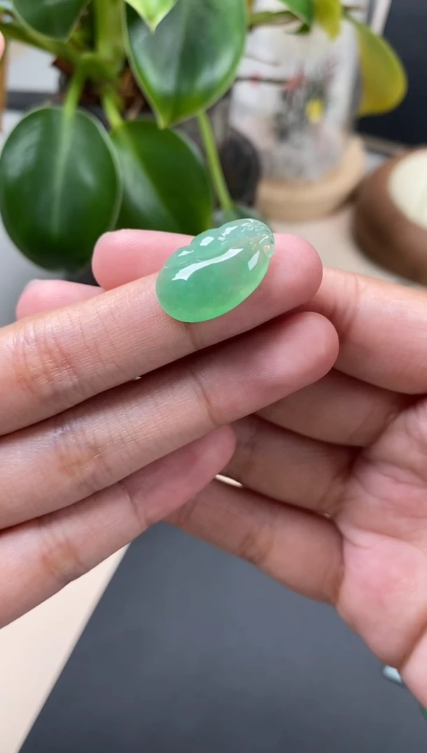 【闪购商品】翡翠颈饰未镶嵌翡翠冰果绿如意