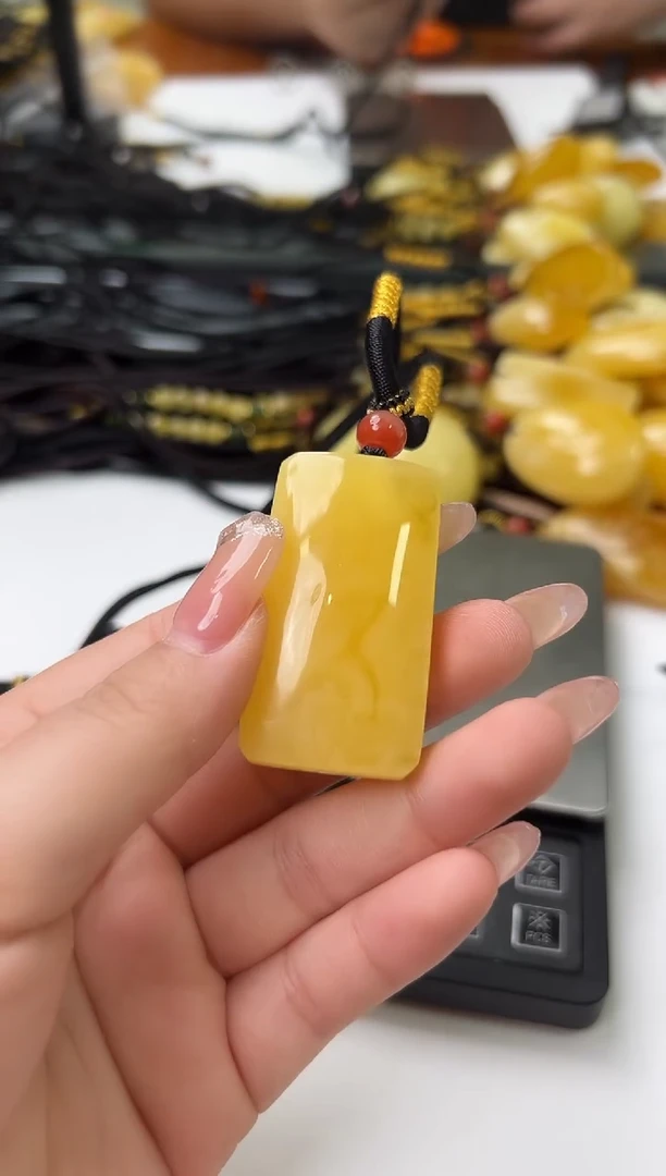 未镶嵌蜜蜡裸石琥珀蜜蜡吊坠