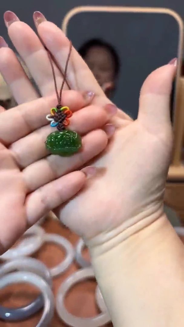 和田玉未镶嵌颈饰1