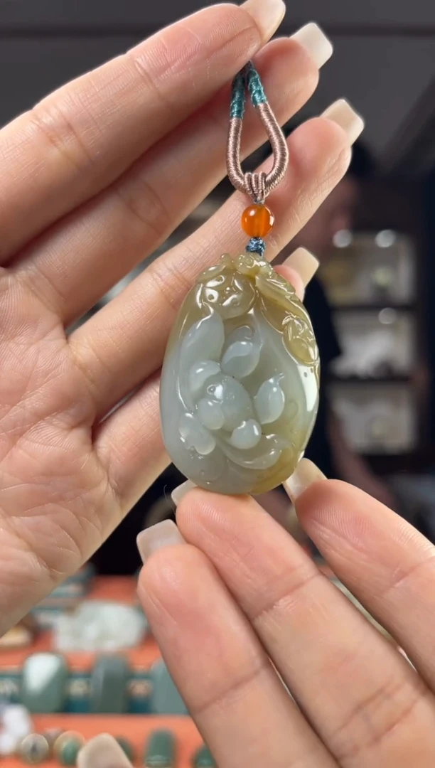 颈饰未镶嵌和田玉佩佩